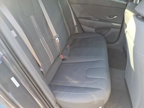 New 2025 Hyundai Elantra SEL image 9