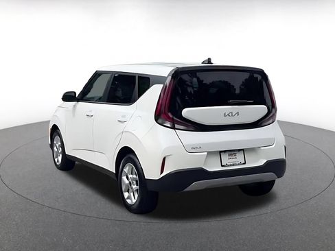 Used 2025 Kia Soul LX w/ LX Technology Package FWD image 10