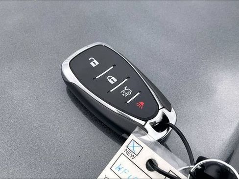 Used 2017 Chevrolet Malibu LT FWD image 11