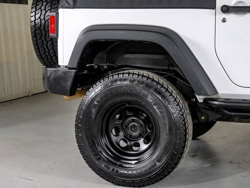 Used 2018 Jeep Wrangler Sport image 6