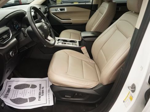 Used 2023 Ford Explorer XLT w/ Equipment Group 202A RWD image 9