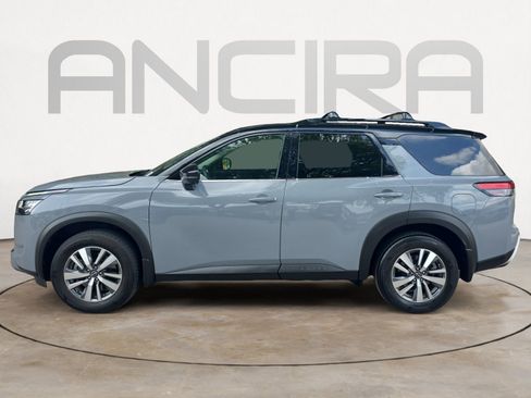 Used 2024 Nissan Pathfinder SL FWD image 5