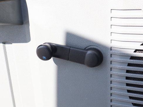 Used 2016 Ford F550 2WD Regular Cab Super Duty image 19