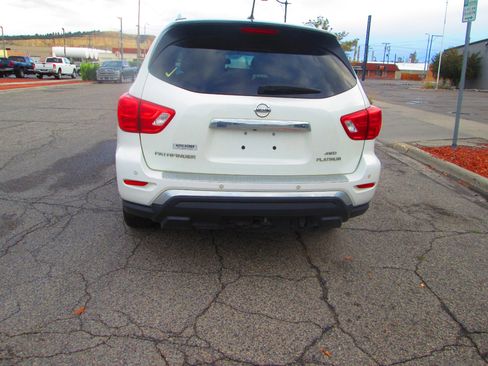 Used 2017 Nissan Pathfinder Platinum image 3