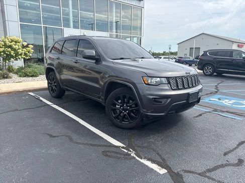 Used 2021 Jeep Grand Cherokee Laredo X AWD/4WD image 1