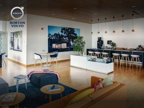 Certified 2025 Volvo XC40 B5 Core image 40