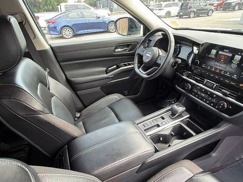 Used 2023 Nissan Pathfinder SL w/ SL Premium Package FWD image 31