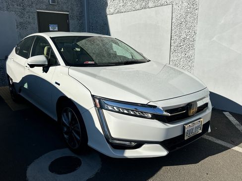 Used 2021 Honda Clarity Plug-In Hybrid image 2