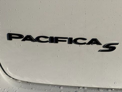 New 2026 Chrysler Pacifica Select image 40