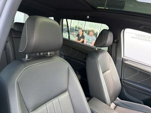 Used 2023 Volkswagen Tiguan SE R-Line AWD/4WD image 10