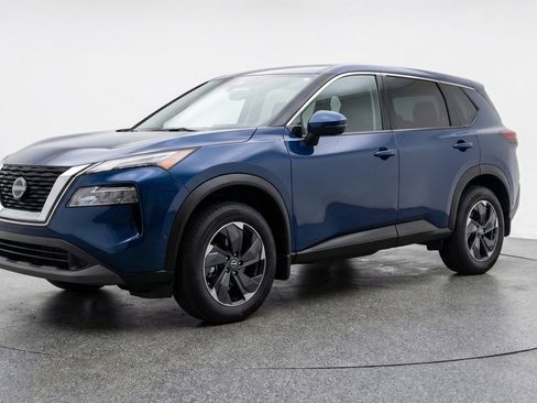 Used 2025 Nissan Rogue SV AWD/4WD image 3