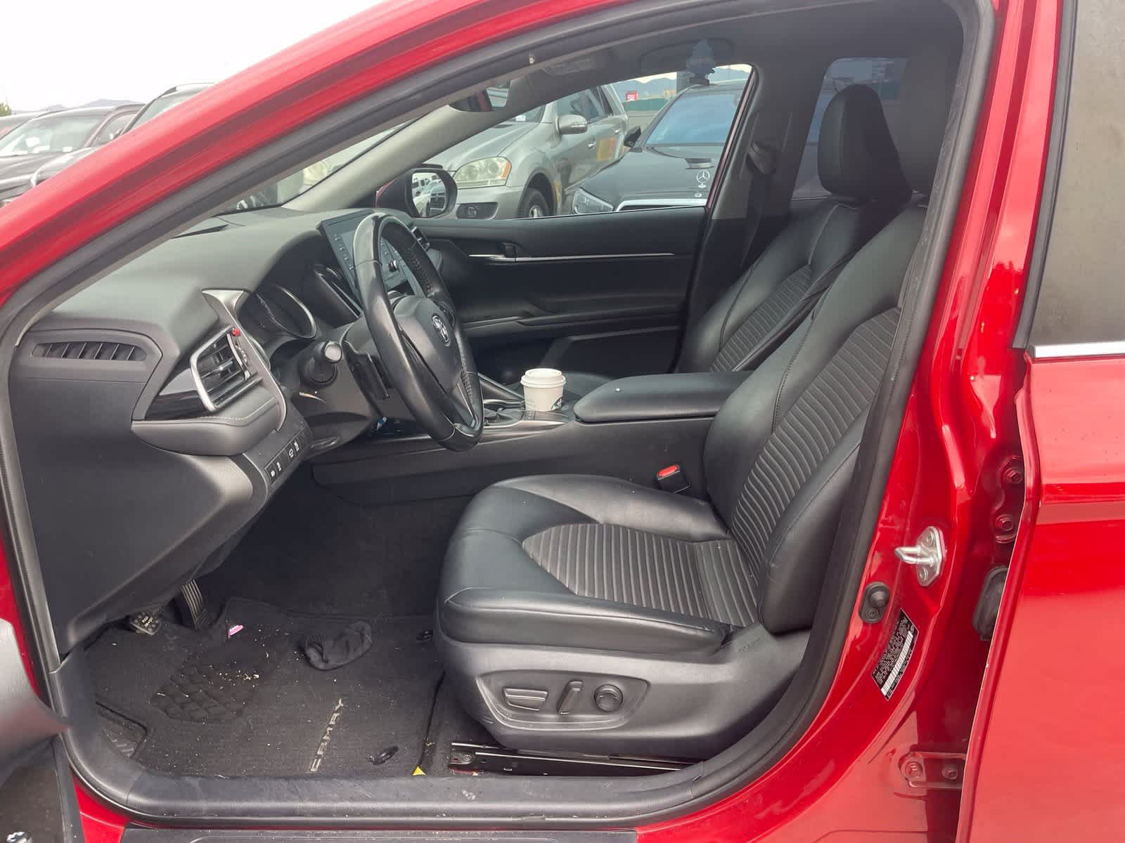 Used 2022 Toyota Camry SE w/ Carpet Mat Package (TMS) FWD image 6