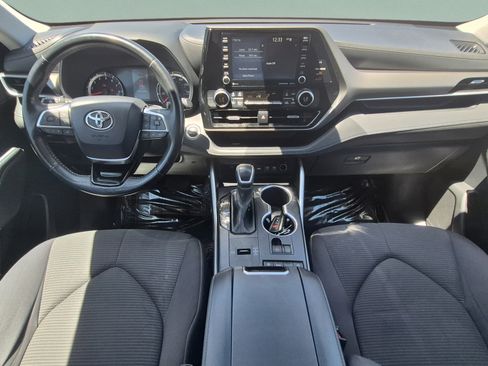 Used 2021 Toyota Highlander LE FWD image 13