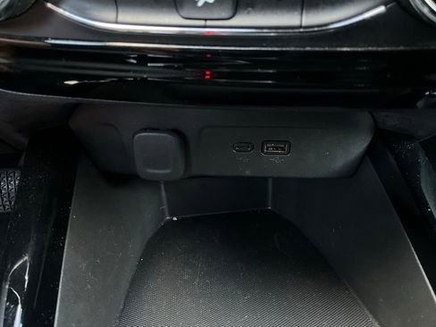 Used 2025 Chevrolet Trax LT image 23