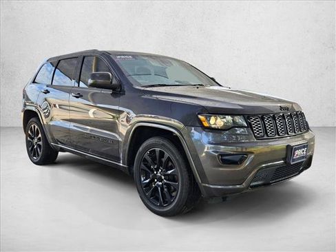 Used 2020 Jeep Grand Cherokee Altitude RWD image 3