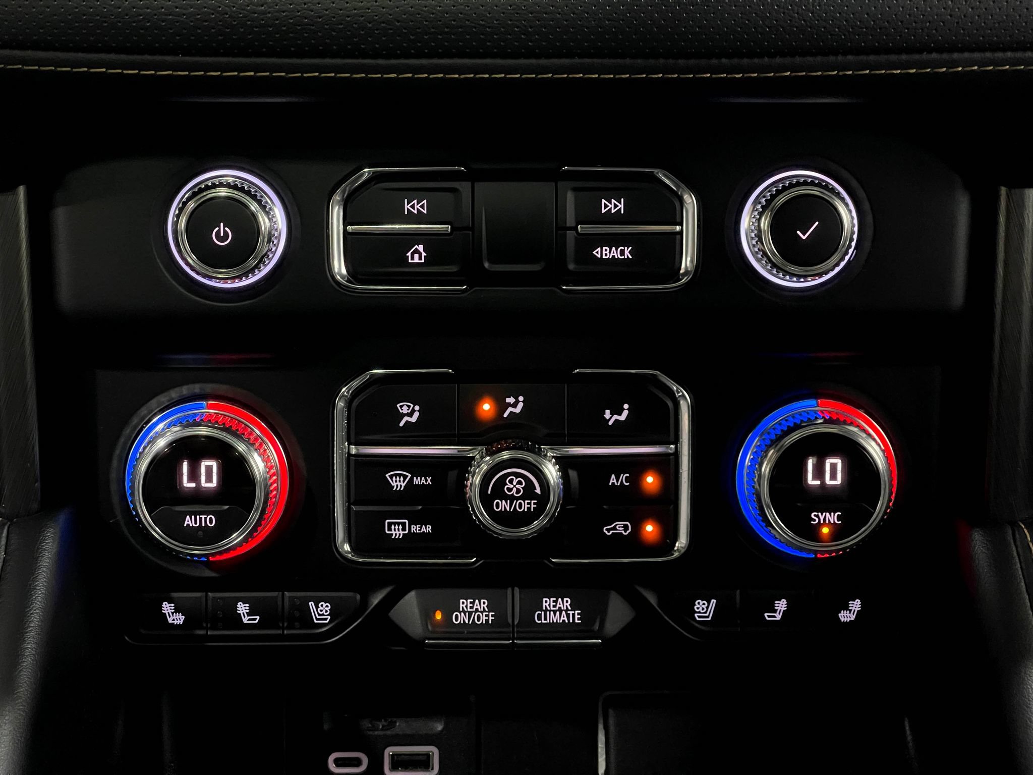 Used 2021 GMC Yukon AT4 w/ Technology Package AWD/4WD image 24