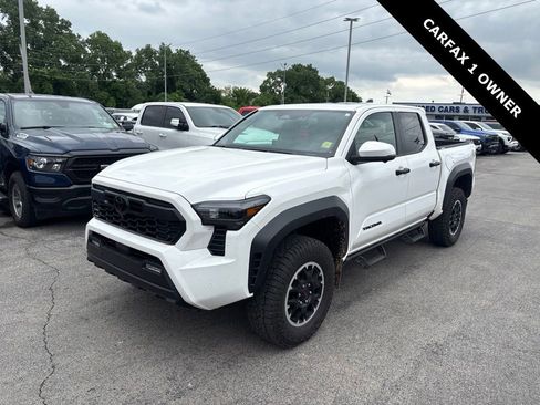 Used 2024 Toyota Tacoma TRD Off-Road w/ TRD Off Road Premium Package AWD/4WD image 4
