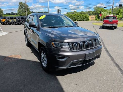 Used 2018 Jeep Grand Cherokee Laredo AWD/4WD image 21