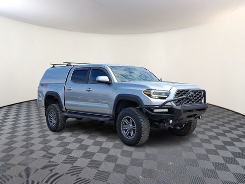 Used 2023 Toyota Tacoma TRD Off-Road w/ TRD Premium Off Road Package AWD/4WD image 5