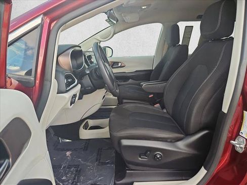 Used 2022 Chrysler Voyager LX FWD image 16
