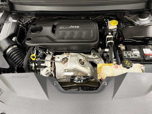 Used 2019 Jeep Cherokee Limited w/ Luxury Group AWD/4WD image 30