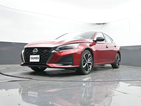 Used 2024 Nissan Altima 2.5 SR w/ SR Premium Package image 49