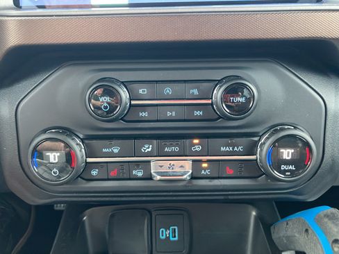 Used 2023 Ford Bronco Outer Banks w/ Sasquatch Package AWD/4WD image 19