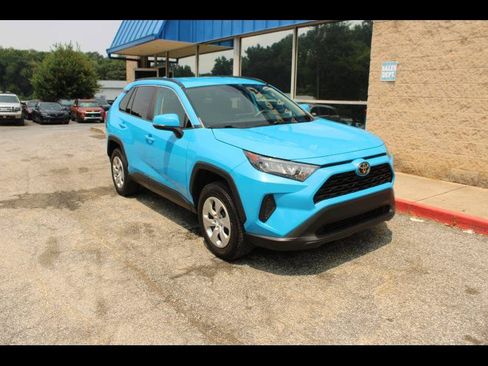 Used 2021 Toyota RAV4 LE FWD image 1