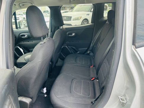 Used 2020 Jeep Renegade Latitude FWD image 10