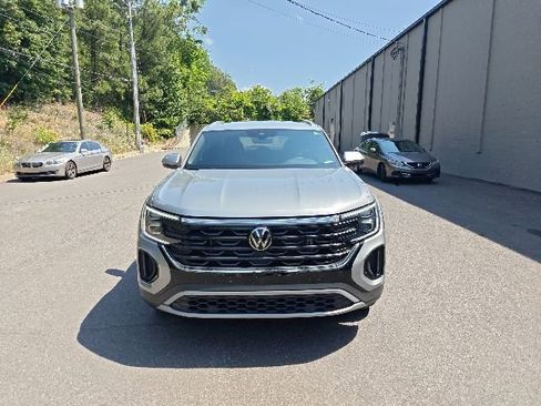 Used 2024 Volkswagen Atlas Cross Sport SE AWD/4WD image 7