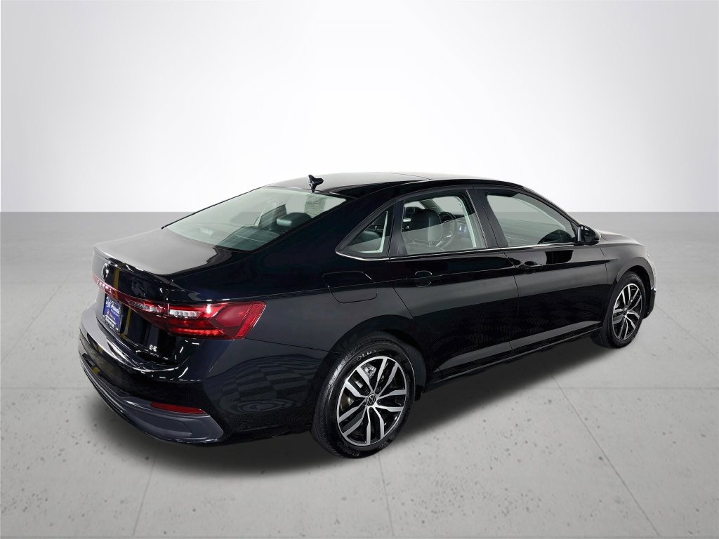 Certified 2026 Volkswagen Jetta SE FWD image 7