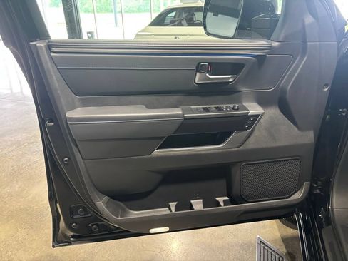 Used 2024 Toyota Tundra Platinum AWD/4WD image 9