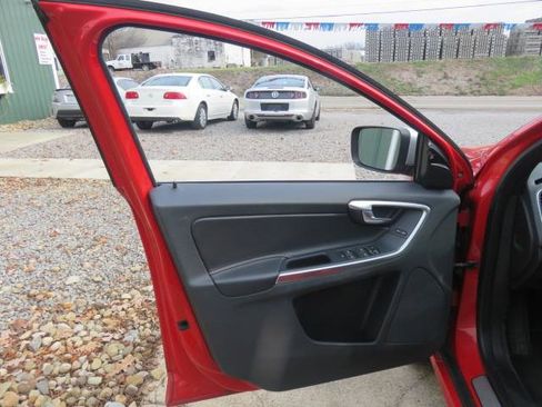 Used 2015 Volvo XC60 T6 R-Design image 14