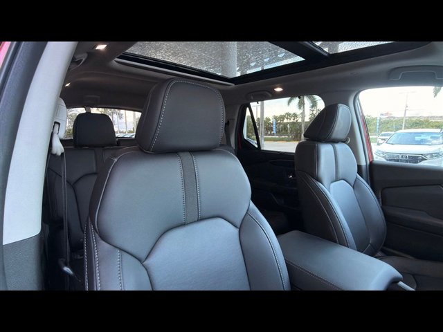 Certified 2025 Honda Pilot Touring image 11