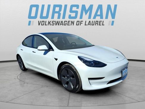 Used 2023 Tesla Model 3 Standard Range image 1