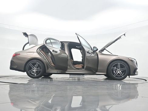 Used 2025 Mercedes-Benz E 350 Sedan image 38