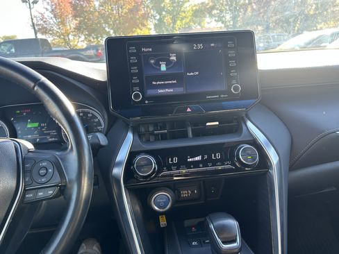 Used 2021 Toyota Venza XLE image 12