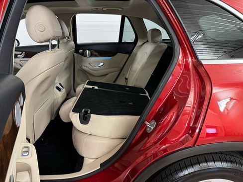 Used 2018 Mercedes-Benz GLC 300 4MATIC image 28