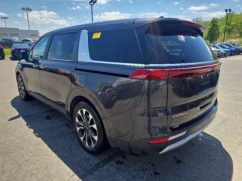 Certified 2023 Kia Carnival EX FWD image 6