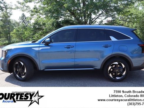Used 2025 Kia Sorento EX AWD/4WD image 3