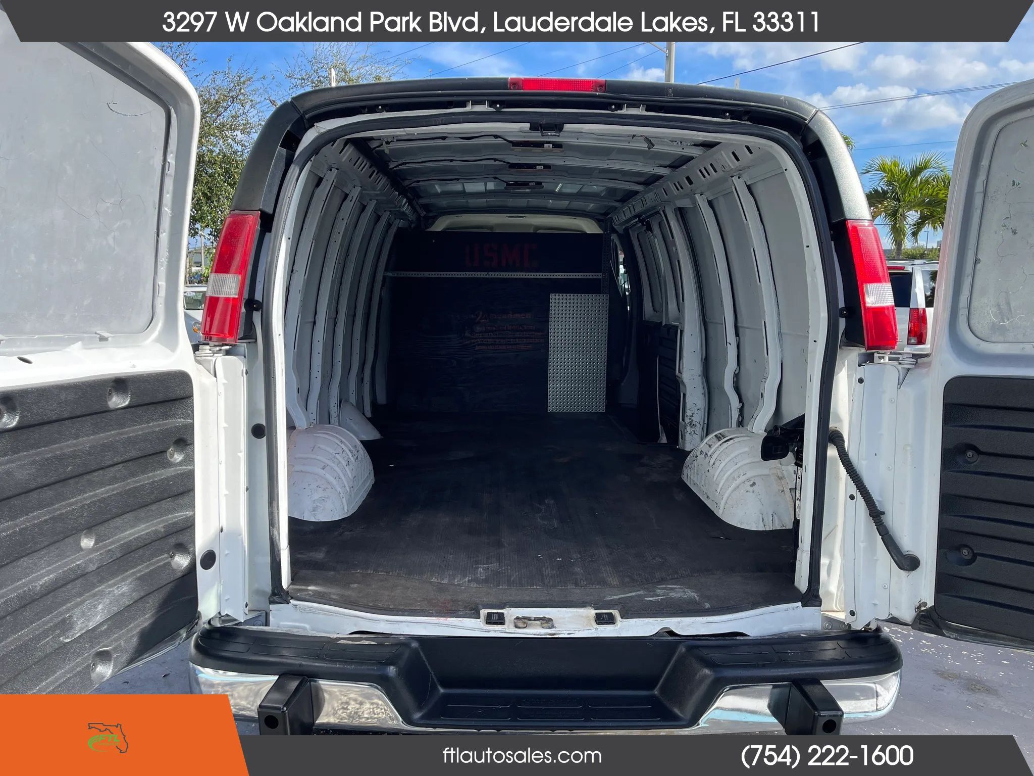 Used 2017 GMC Savana 3500 Extended RWD image 44