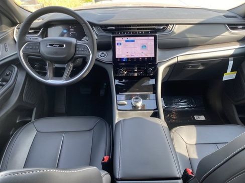 New 2025 Jeep Grand Cherokee Limited w/ Black Appearance Package image 36