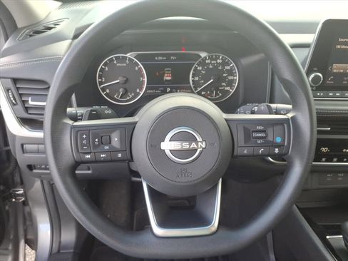 Used 2024 Nissan Rogue SV image 32