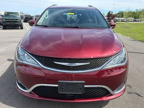 Used 2017 Chrysler Pacifica Touring-L Plus w/ Advanced Safetytec Group FWD image 3