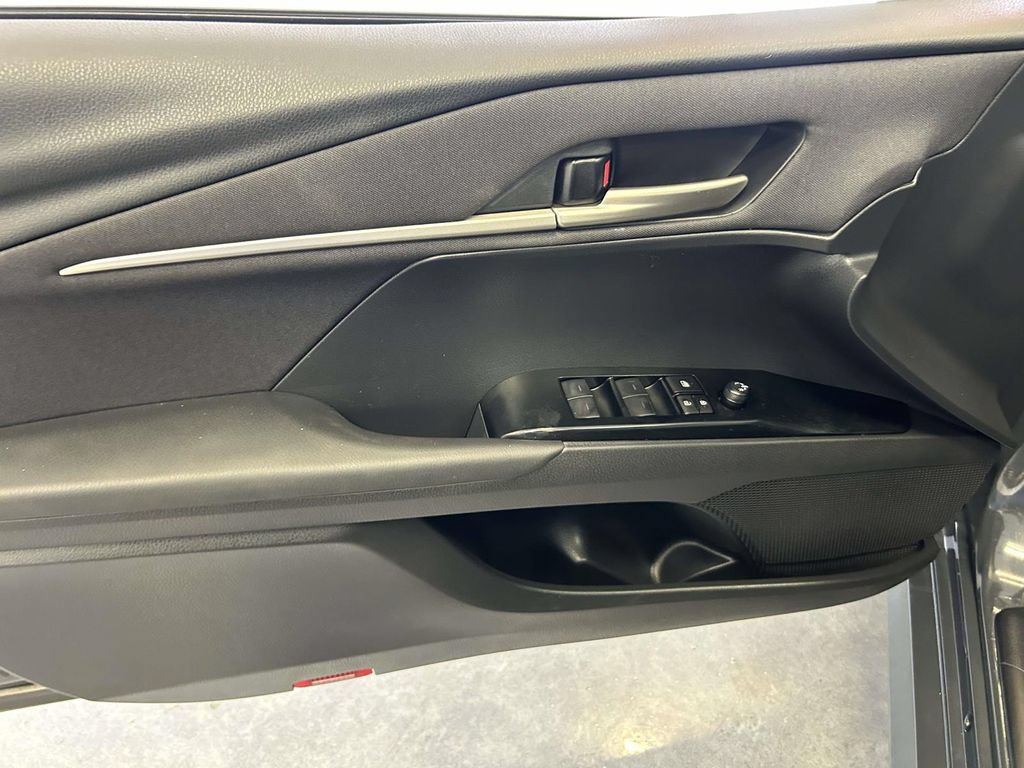 Used 2025 Toyota Camry LE FWD image 16