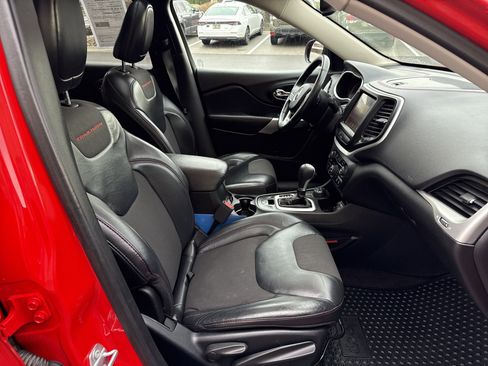 Used 2017 Jeep Cherokee Trailhawk w/ Comfort/Convenience Group image 20