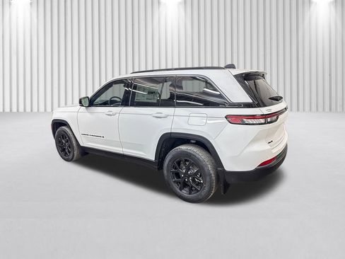 New 2026 Jeep Grand Cherokee Altitude AWD/4WD image 7