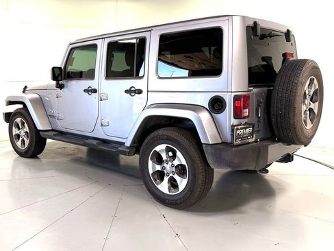 Used 2017 Jeep Wrangler Unlimited Sahara w/ Connectivity Group image 8