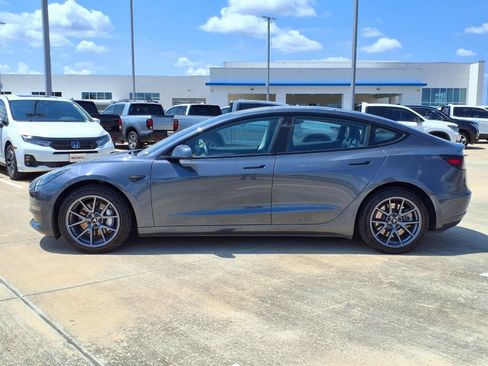 Used 2023 Tesla Model 3 Standard Range RWD image 3