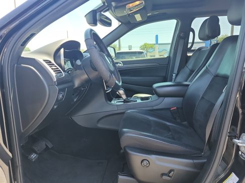 Used 2022 Jeep Grand Cherokee Laredo X image 14